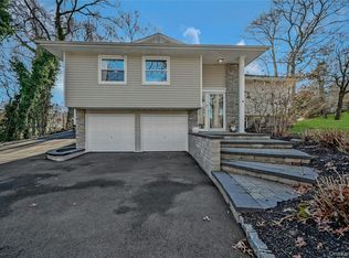 4 Park Rd, Rocky Point, NY 11778