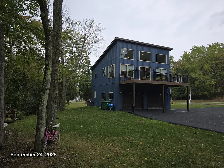 416 S Eberhart Rd — Photo 2