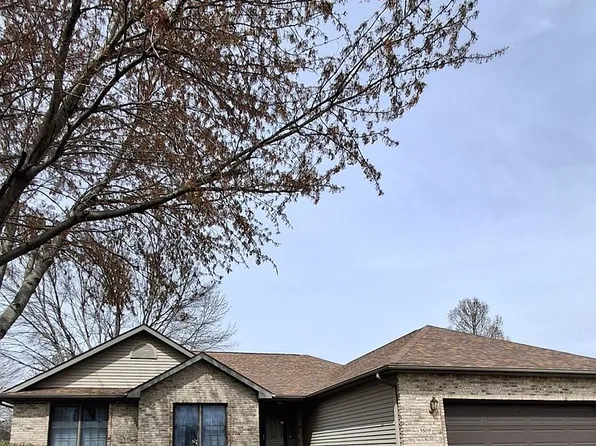 3809 Bergamot Dr, Springfield, IL 62712