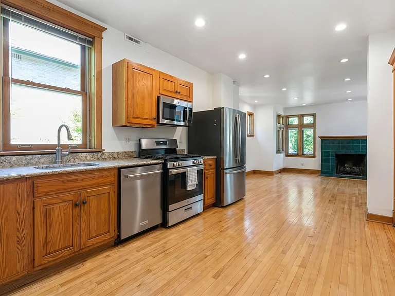 622 W Arlington Pl #2 — Photo 4