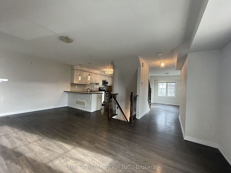 Oakville Townhouse for rent - 4 Bedrooms — photo 4