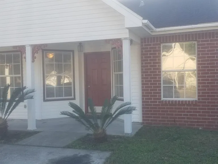 219 Wildflower Ln — Photo 1