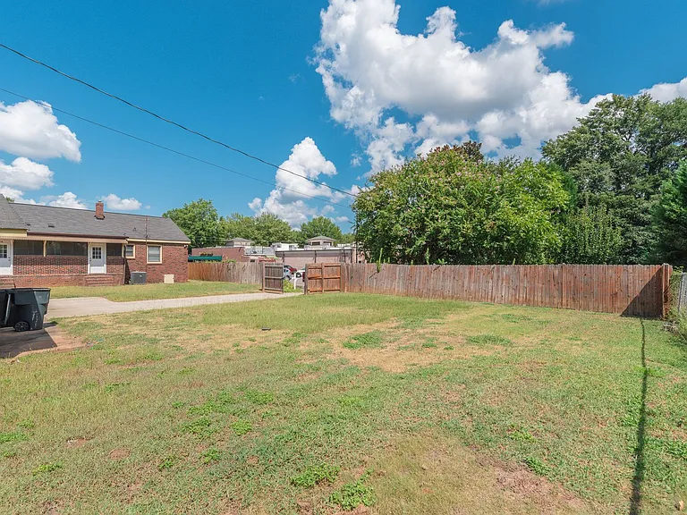 315 Georgia Ave — Photo 38