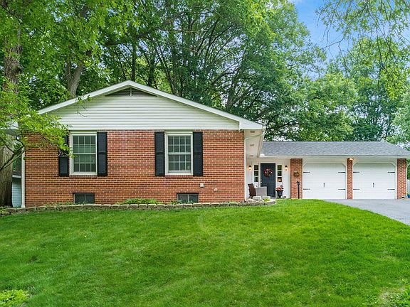 5th image of 855 Singing Hills Ln
