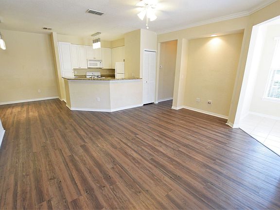 2nd image of 5284 Wellington Park Cir APT A14