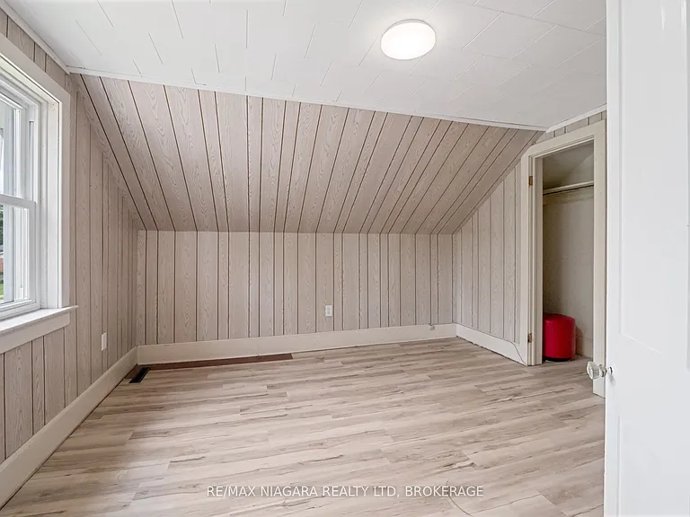 430 Ridge Rd N — Photo 17