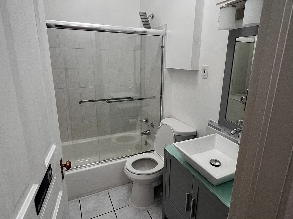 2723 W Washington Blvd #2