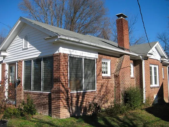 1009 S Benbow Rd, Greensboro, NC 27406