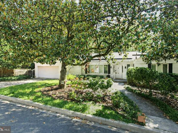 3201 Broad Branch Ter NW, Washington, DC 20008