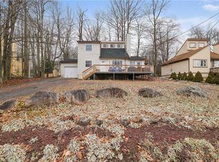 6074 Boardwalk Dr, Tobyhanna, PA 18466