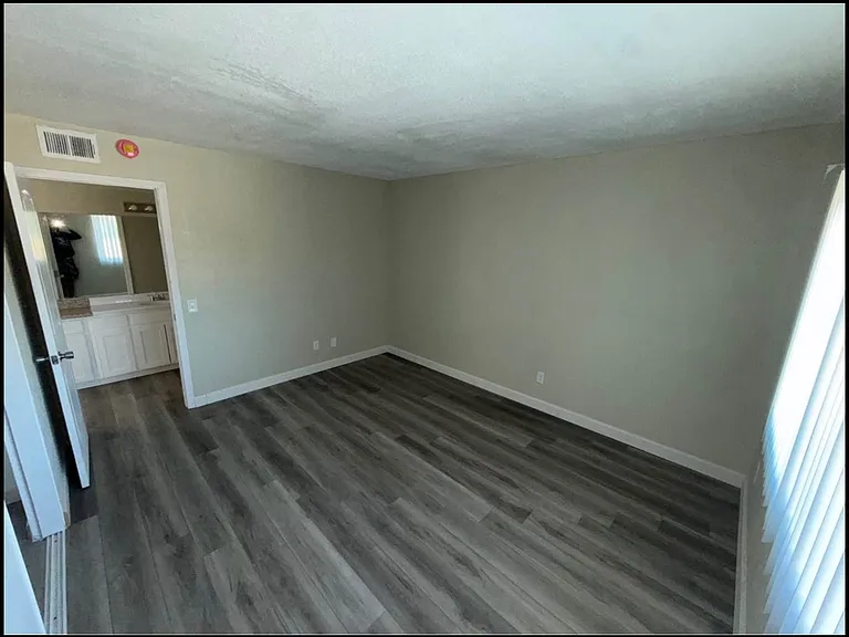 822 E Main St — Photo 9