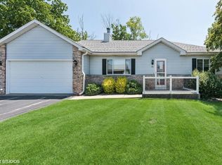 911 Park Cir, Union Grove, WI 53182