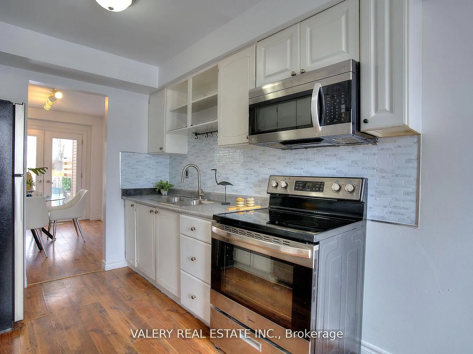 3 bed, $2,600 — Photo 4