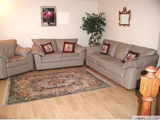 Living Room w/new laminate flooring