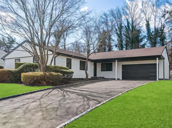 19 Cornell Drive, Plainview, NY 11803