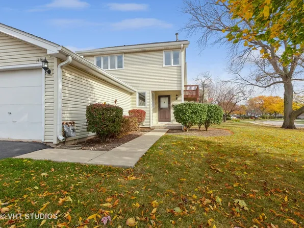1616 Prestwick Dr, Naperville, IL 60563