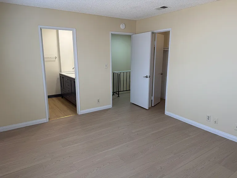 30 S Chapel Ave #D — Photo 9