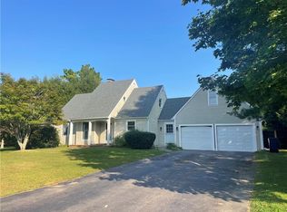 17 Keith Dr, Hope Valley, RI 02832