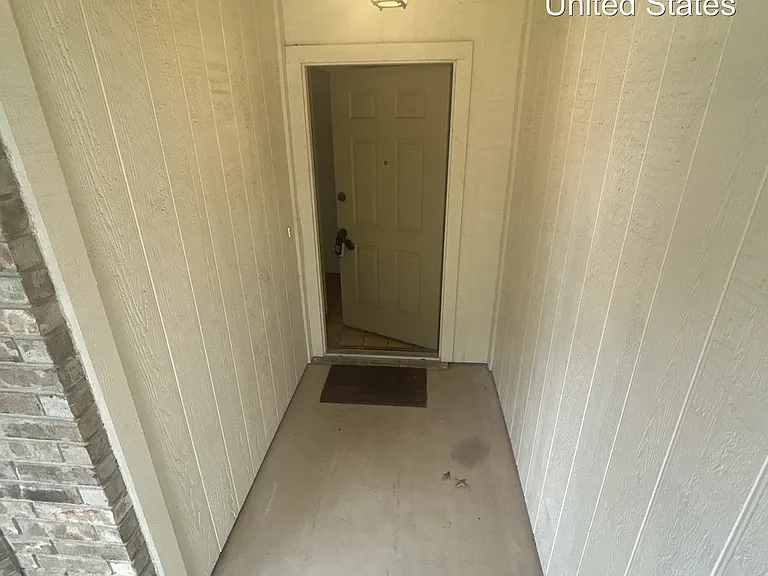4211 Meadow Park Dr — Photo 5
