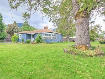 1403 SE Cherry Ln, Grants Pass, OR, 97526
