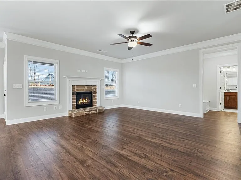 1647 Jasper Dr — Photo 4