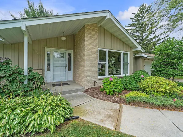 17495 Sierra LANE, Brookfield, WI 53045