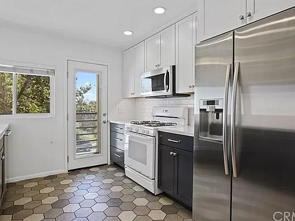2nd image of 1018 Magnolia St