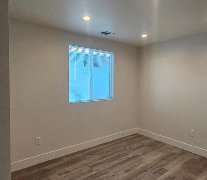 10962 Avalon Blvd — Photo 13