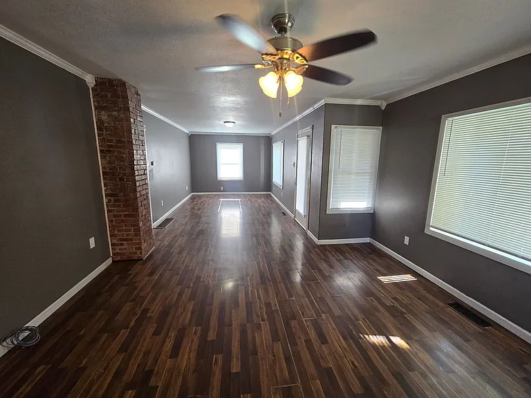 1006 Dexter St — Photo 2