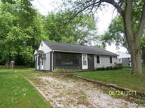 1613 Stone Lake Dr photo 1