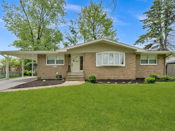3245 S Manor Dr, Lansing, IL 60438