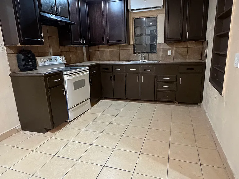 1549 Calle Espacio — Photo 4