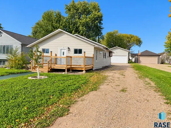 704 E 3rd St, Colton, SD 57018