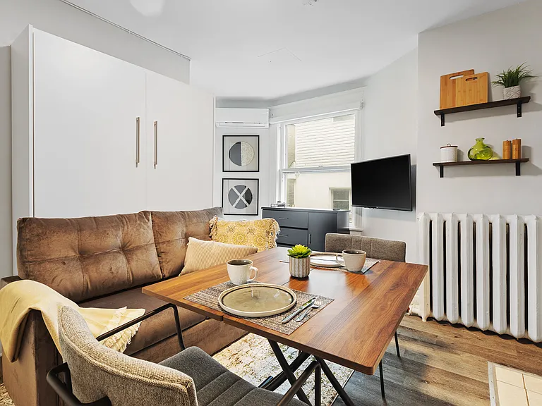 360 Friel St — Photo 20