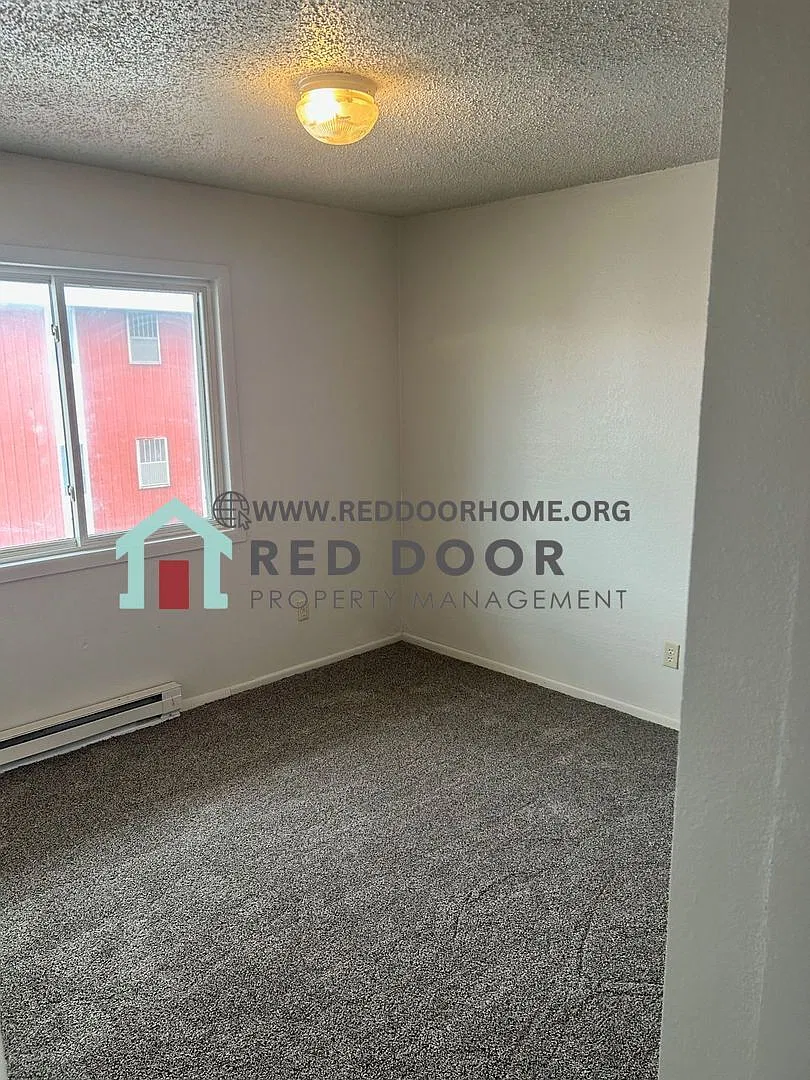 Cedars Apts -E — Photo 2