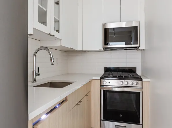 335 East 51st Street image 9 of 13