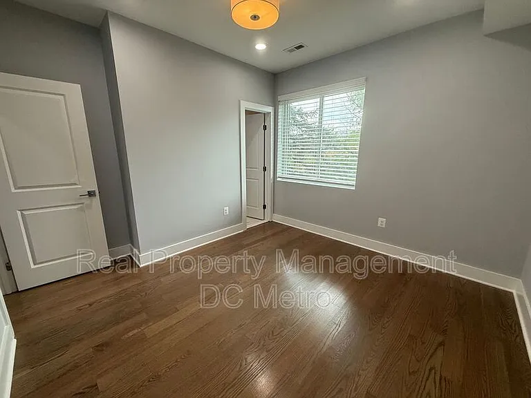 804 21st St NE — Photo 7
