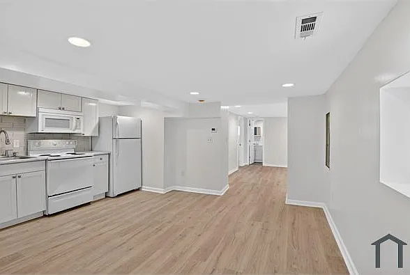 141 Uhland Ter NE #B — Photo 1