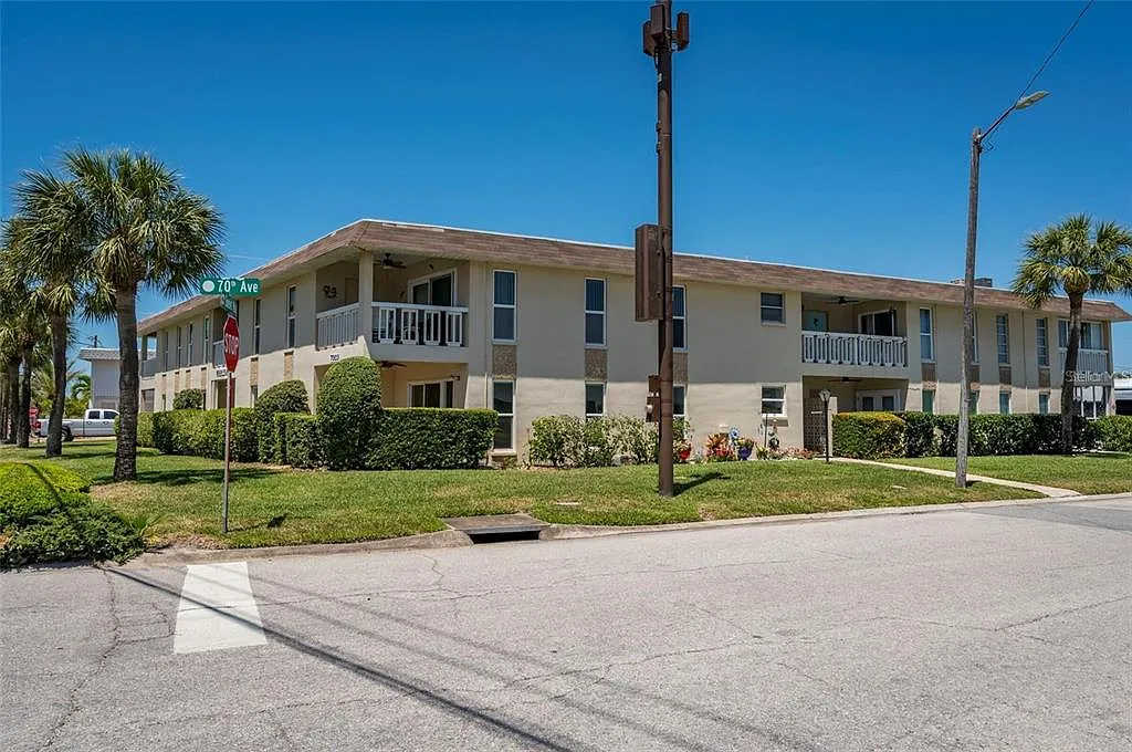 2 bed, 2.0 bath, 1264 sqft, $3,200 — Photo 4