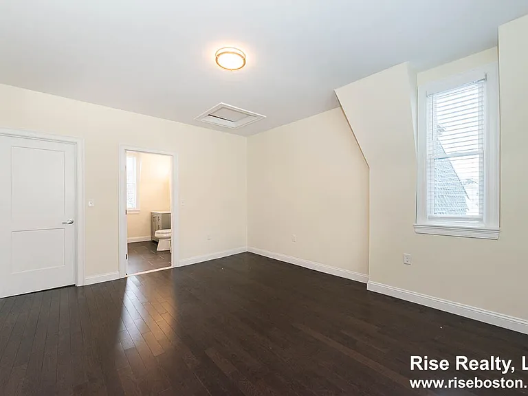 10 Marion St #1 — Photo 9
