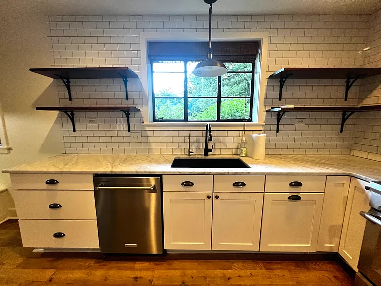 Sunny Kitchen with updated stainless appliances, Kitchen Aid gas range, Reverse Osmosis separate sink faucet