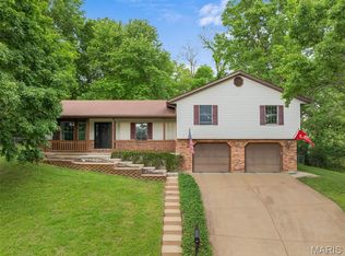10 Paradise Ln, Washington, MO 63090
