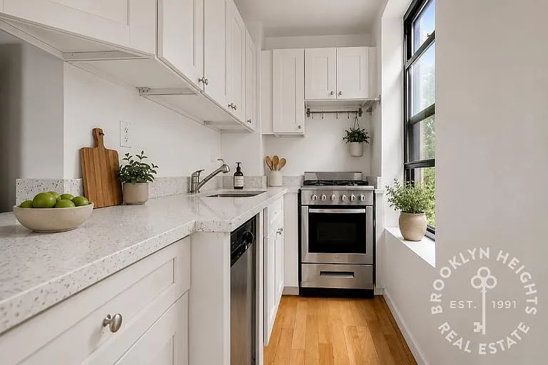 211 6th Ave #3B — Photo 4