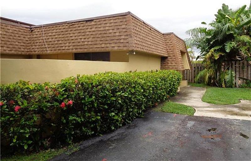 2nd image of 19229 E Lake Dr
