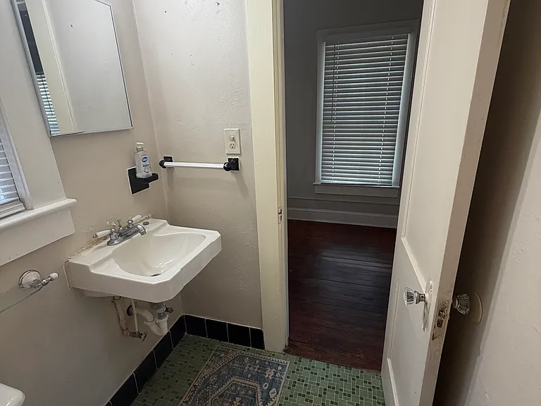 824 1/2 E University Ave #4 — Photo 18