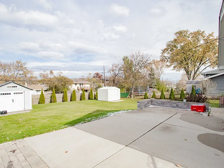 720 Durham Ln — Photo 29