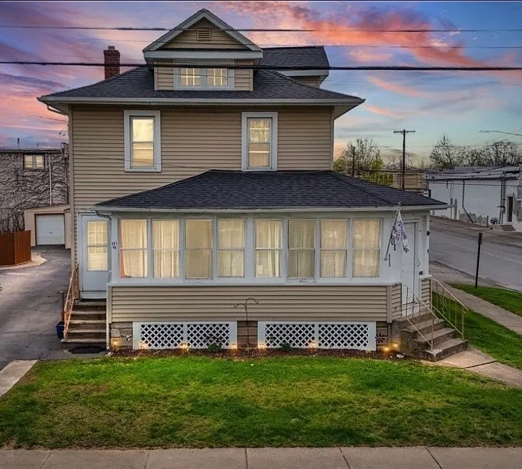 401 W Elm St