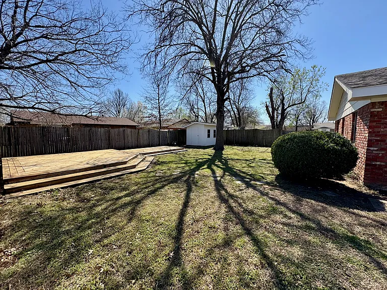 1035 Raleigh Cir — Photo 23