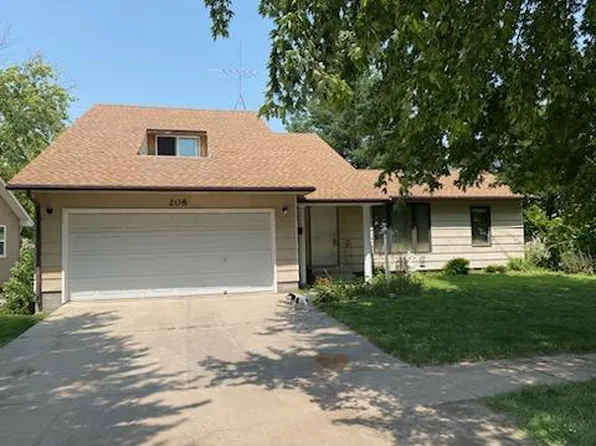 208 W 9th St, Wood River, NE 68883