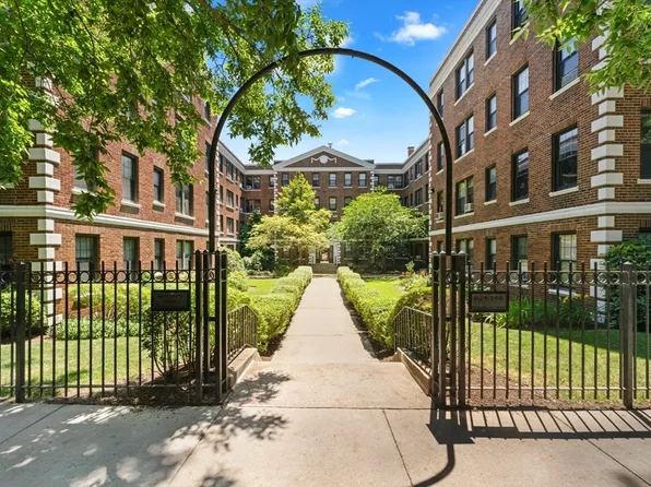 66 Queensberry St APT 221, Boston, MA 02215